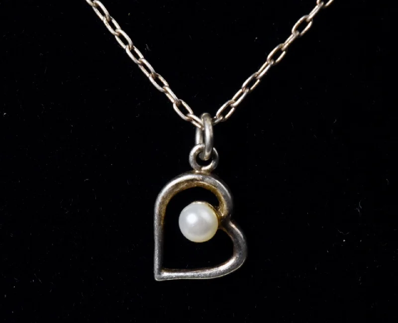 Ladies Necklaces Fine Glow-Sterling Silver Pearl Heart Pendant on Sterling Silver Chain Necklace