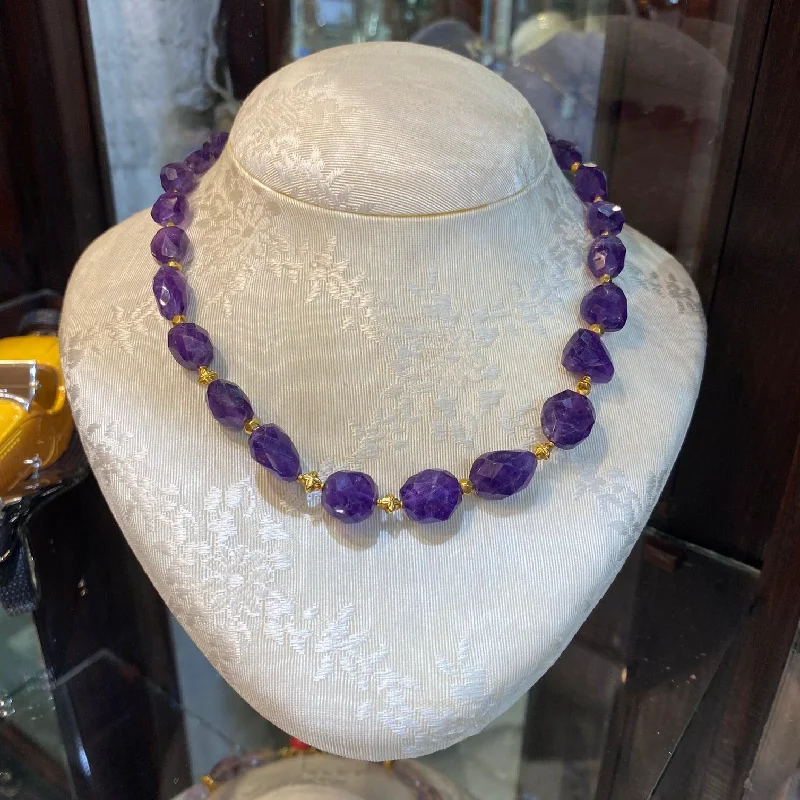 Ladies Necklaces with Amber Scapolite-Necklace in 18k Gold with Amethyst (DV PE-47)